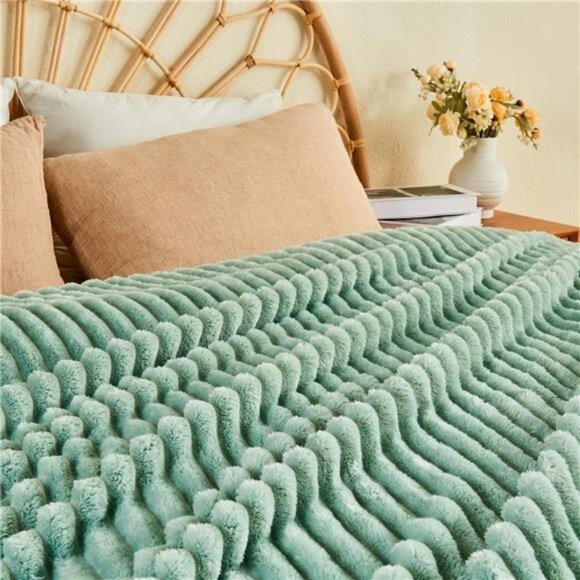 Super Soft Throw Blanket Sage Green Premium Silky Flannel Fleece Ribbed  50"x60" - Picture 4 of 6